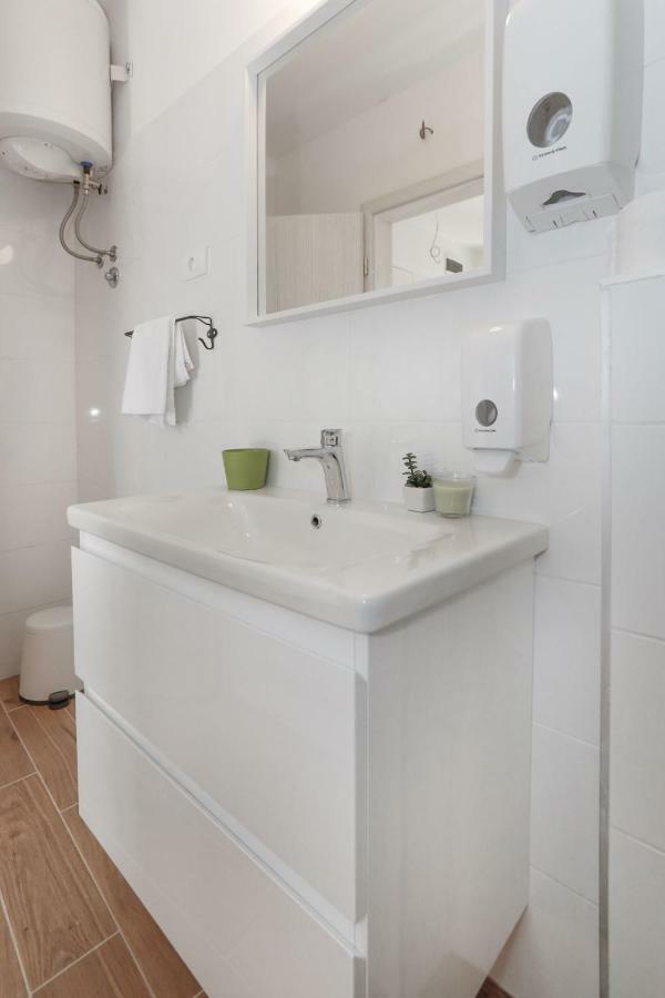 ספליט Apartments And Rooms Stone House מראה חיצוני תמונה